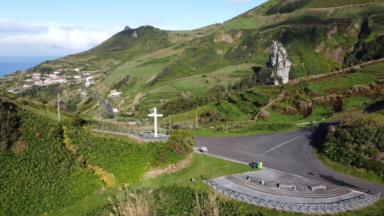 Alojamento Local M&I Lajes das Flores エクステリア 写真